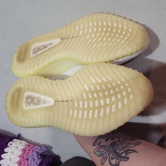 Yeezy Boost 350 V2 Sneakers - Picture 10 of 16